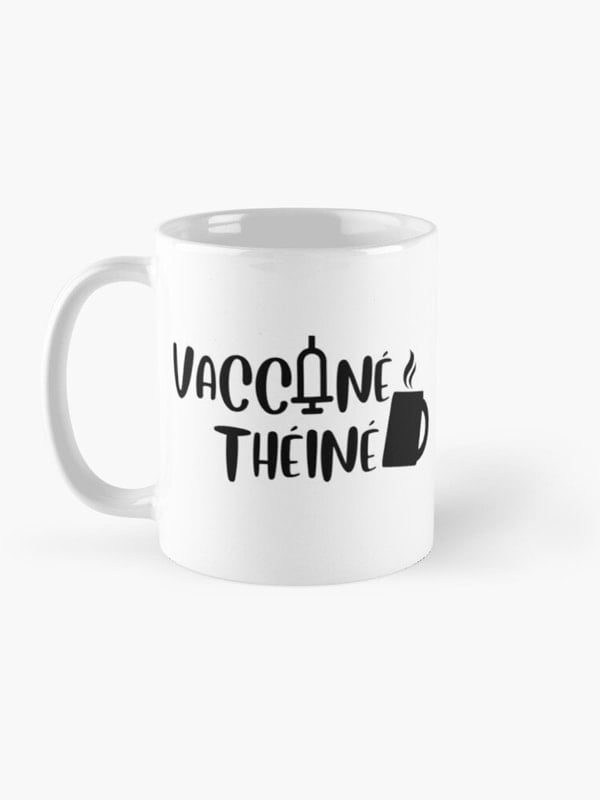 Mug vacciné théiné pour le covid 19 sur la boutique redbubble de kaellyana